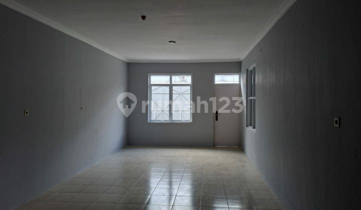 Container Access Warehouse on Adisucipto Road, Solo.