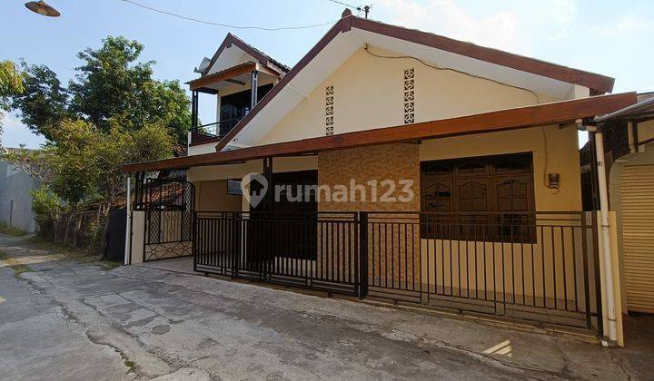 Rumah Bagus 2 lantai di Tengah Kota Solo 1