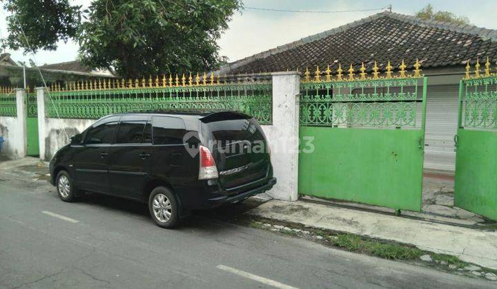 Rumah hitung tanah tengah kota dekat jalan slamet riyadi solo 1