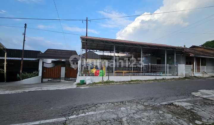 Rumah Modern Bagus Siap Huni Dekat Masjid Sheikh Zayed Banjarsari Solo Rumah Modern Bagus Siap Huni Dekat Masjid Sheikh Zayed Banjarsari Solo