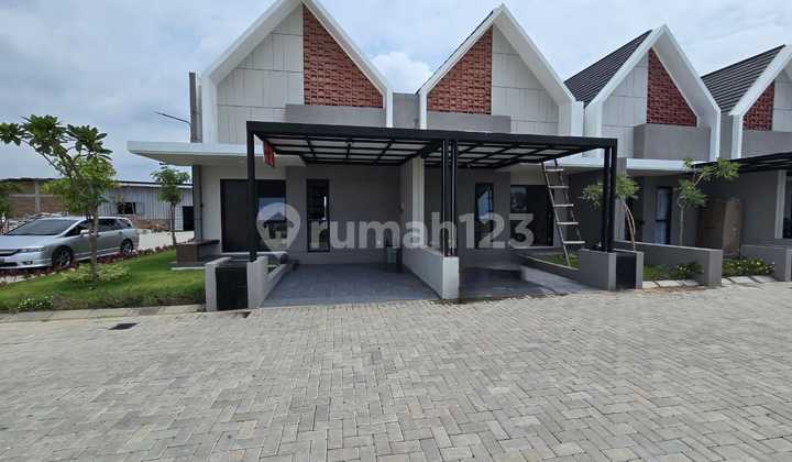 Rumah Baru Minimalis Modern dengan Konsep Smart Home, Lokasi Dekat Jalan Raya Baki Solo Baru. Rumah Baru Minimalis Modern dengan Konsep Smart Home, Lokasi Dekat Jalan Raya Baki Solo Baru.