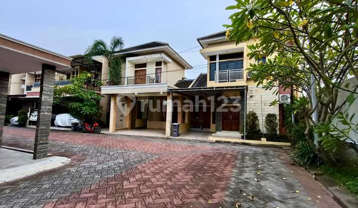 Rumah bagus 2 lantai full furnished di cluster elite colomadu 1