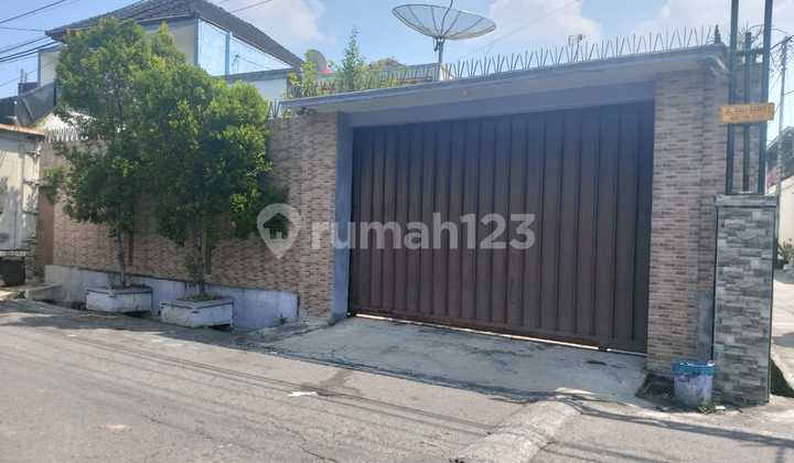 Rumah Bagus Minimalis Tengah Kota di Jagalan Jebres Solo Rumah Bagus Minimalis Tengah Kota di Jagalan Jebres Solo