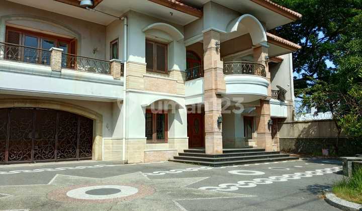 Rumah Sultan Termegah di Kawasan Elite Sektor 1 Solo Baru