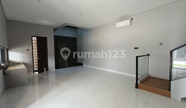 Nice Luxury 3-Story House in Colomadu Near Kartasura Solo 2
