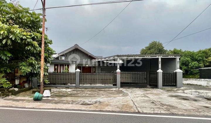 Rumah Pinggir Jalan Raya di Serengan Solo