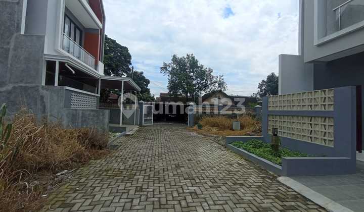 Modern Strategic Cluster House Ready to Use in Colomadu Solo