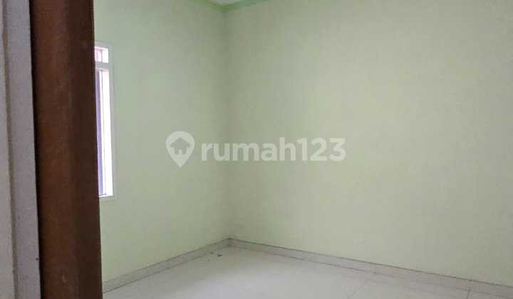 Rumah Bagus Minimalis di Perumahan Elite Solo Baru 2