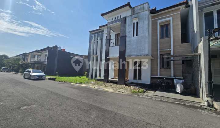 Tanah Ada Bangunan Rumah di Perumahan Lor In Residence Colomadu Solo Tanah Ada Bangunan Rumah di Perumahan Lor In Residence Colomadu Solo