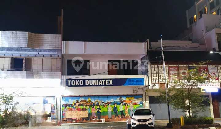 Disewakan Ruko Lokasi Di Tengah Kota, Pinggir Jalan Slamet Riyadi. Cocok Untuk Investasi Usaha. Disewakan Ruko Lokasi Di Tengah Kota, Pinggir Jalan Slamet Riyadi. Cocok Untuk Investasi Usaha.