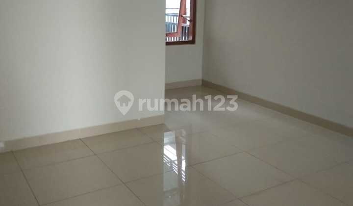 Rumah Bagus 2 lantai lokasi di Sumber Banjarsari Dekat Laweyan Solo 2