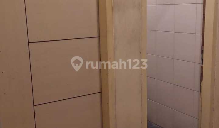 For Rent: 4-Story Shop House in Strategic Location. Suitable for Business Investment. 2