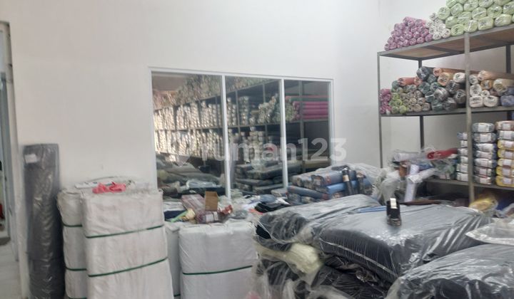 For Rent: Shop House located in the City Center, on Slamet Riyadi Street. Suitable for Business Investment. 2
