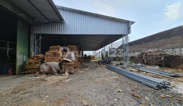 For Rent Warehouse with Container Access at Strategic Main Road Location, Near Solo Jogja Toll Road.