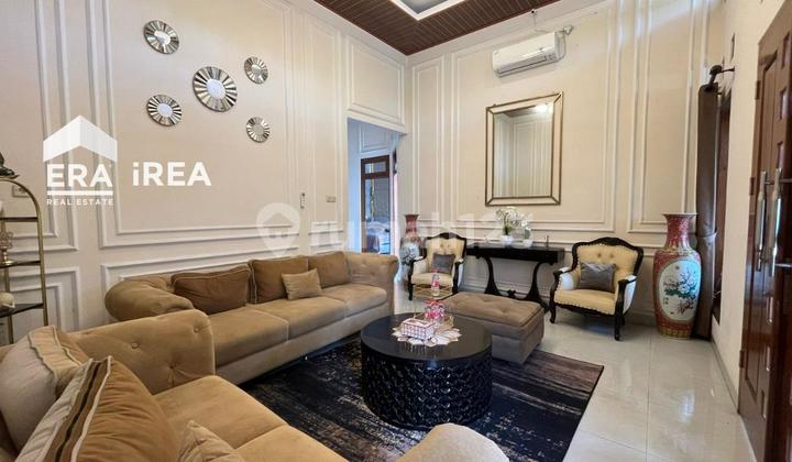 House for Sale in Solo with Swimming Pool House for Sale in Solo with Swimming Pool