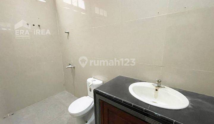 Rumah Garasi 3mpbil Di Jagalan Jebres Solo  10