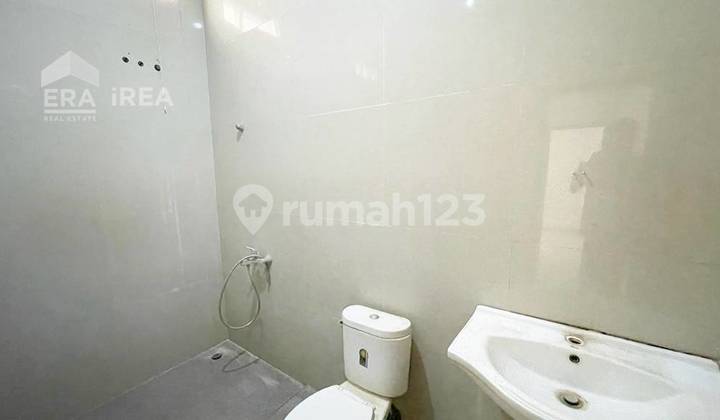 Rumah Garasi 3mpbil Di Jagalan Jebres Solo  9
