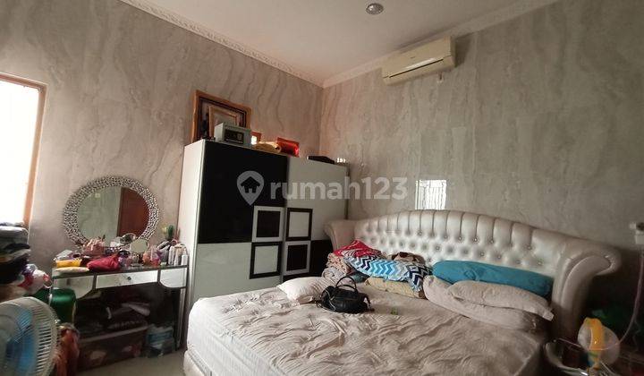 Rumah 2lantai di Kepatihan Jebres Solo Surakarta  4