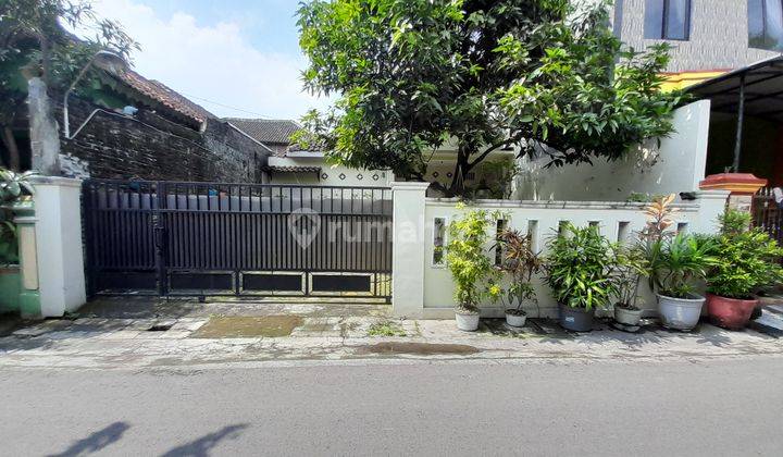 Rumah terawat di Joglo banjarsari Solo Surakarta 1