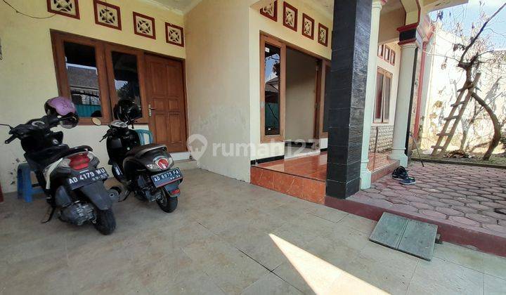 Rumah di lingkungan perumahan di Gentan Surakarta  2