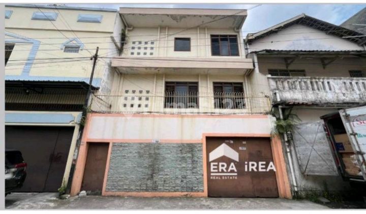 3-Story House for Sale in Solo Near Legi Market Solo 1
