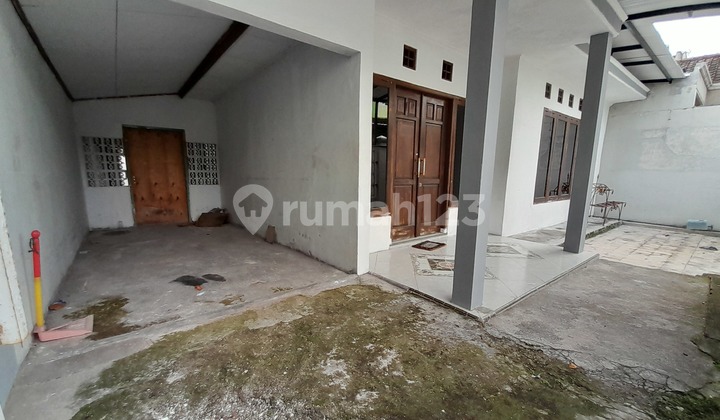 Cheap House for Rent in Solo, Sumber, Banjarsari. Cheap House for Rent in Solo, Sumber, Banjarsari.