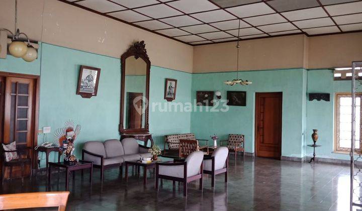 Rumah gaya eropa halaman luas di pusat kota Jogja 2