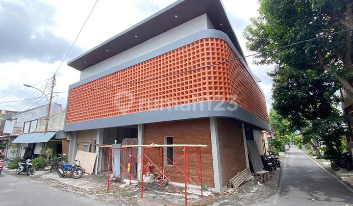 Cheap Exclusive Coat at Condongcatur, Yogyakarta. Cheap Exclusive Coat at Condongcatur, Yogyakarta.