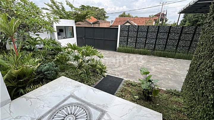 Di Jual Rumah Mewah 2 Lantai di Jl. Perjuangan Kota Cirebon 49