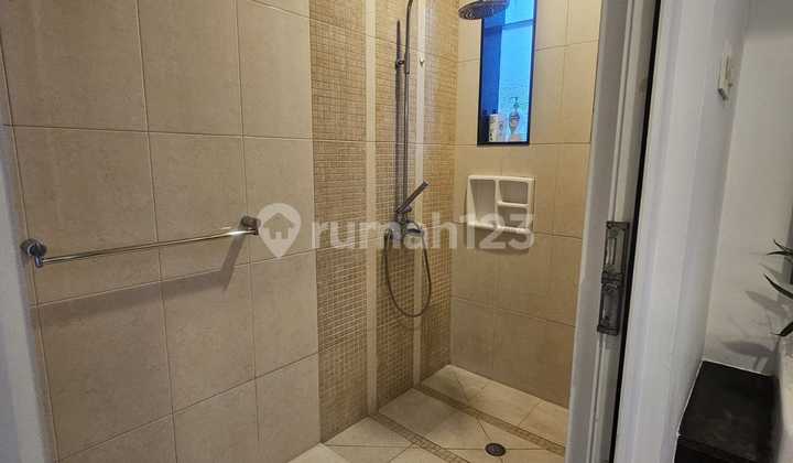 Luxury House on Jl Semboja Semarang, Area 678M², Semarang City View 2