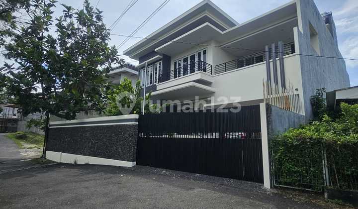 Luxury House on Jl Semboja Semarang, Area 678M², Semarang City View 1