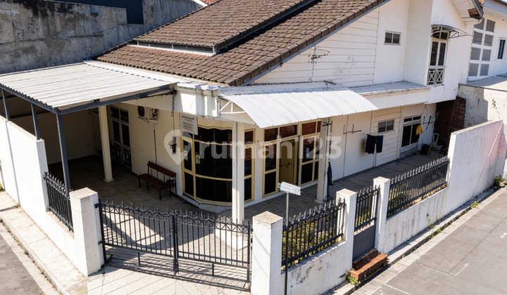 For quick sale... BU.. House on JL Anggrek Alley XI, right next to Telogorejo Hospital, exactly in Semarang. 1