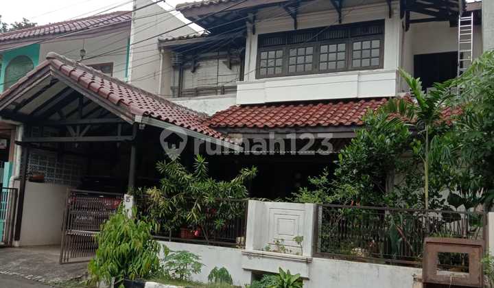 House in a Complex in Lebak Bulus, South Jakarta House in a Complex in Lebak Bulus, South Jakarta