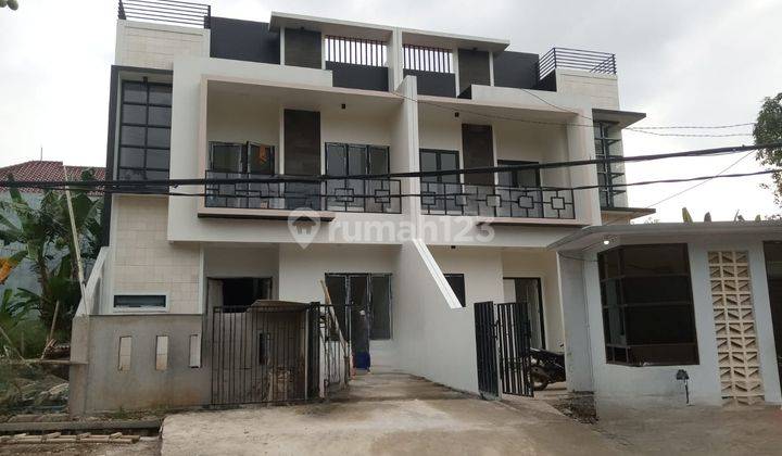 Dijual Rumah Baru Tersedia Ada 2 Unit Dalam Komplek Di Cinere, Jakarta Selatan 1