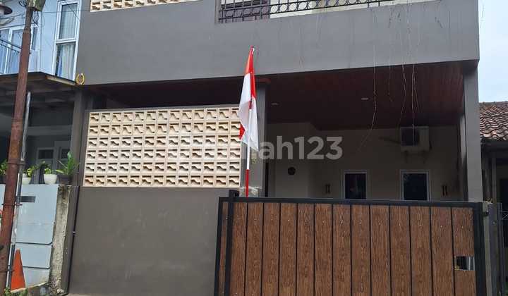 Rumah 2 Lantai Dalam Komplek di Cinere  