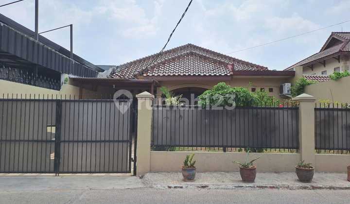 Rumah Luas Dalam Komplek di Cinere Dekat Tol Limo 2