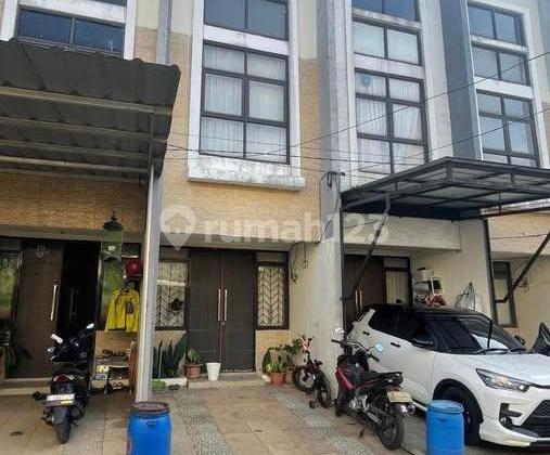 Rumah 2 Lantai Lokasi Strategis di Limo, Depok Rumah 2 Lantai Lokasi Strategis di Limo, Depok