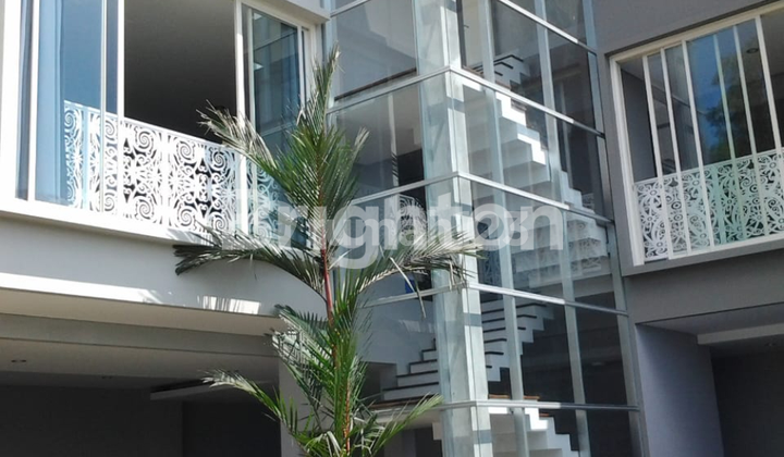 RUMAH TINGGAL 2 LANTAI DI BALIKPAPAN KALIMANTAN TIMUR 