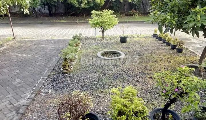 A SINGLE-STORY HOUSE IN KEBOMAS, GRESIK