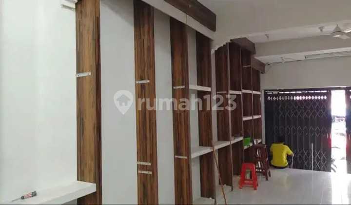 TWO-STORY SHOPHOUSE ON SAMANHUDI STREET, GRESIK TWO-STORY SHOPHOUSE ON SAMANHUDI STREET, GRESIK