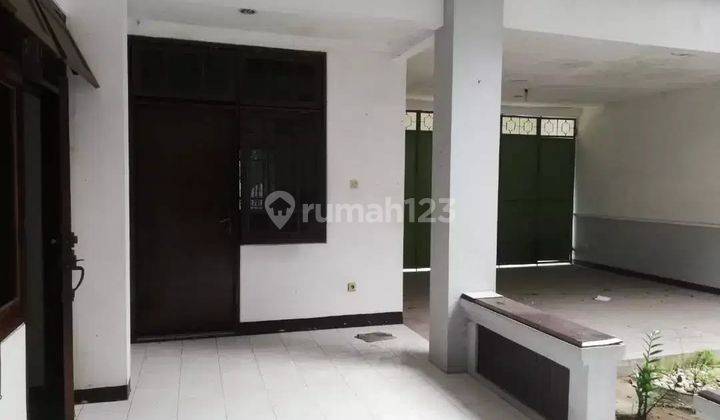 Rumah Lokasi Strategis Dekat Ruko Grand Sungkono Type Hook Jalan Dukuh Kupang Barat Surabaya 2