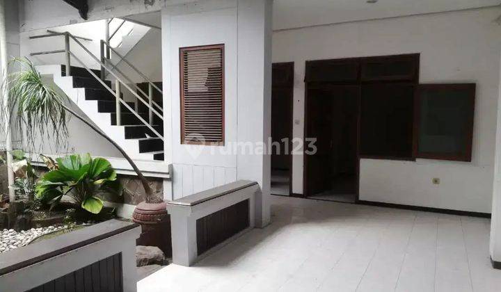 Rumah Lokasi Strategis Dekat Ruko Grand Sungkono Type Hook Jalan Dukuh Kupang Barat Surabaya 1