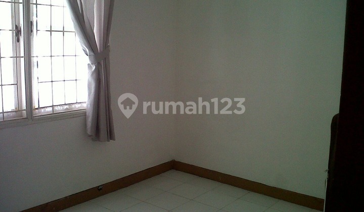 Rumah Lokasi Strategis Dalam Komplek di Cinere Country 2