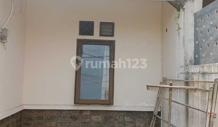 Rumah Lokasi Strategis di Sawangan, Depok