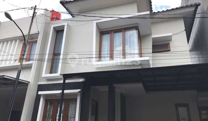 Rumah 2 Lantai Sebrang Citos Tb Simatupang, Jakarta Selatan