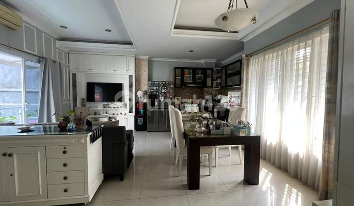 Rumah Cantik dengan Kolam Renang di Ragunan, Jakarta Selatan Rumah Cantik dengan Kolam Renang di Ragunan, Jakarta Selatan