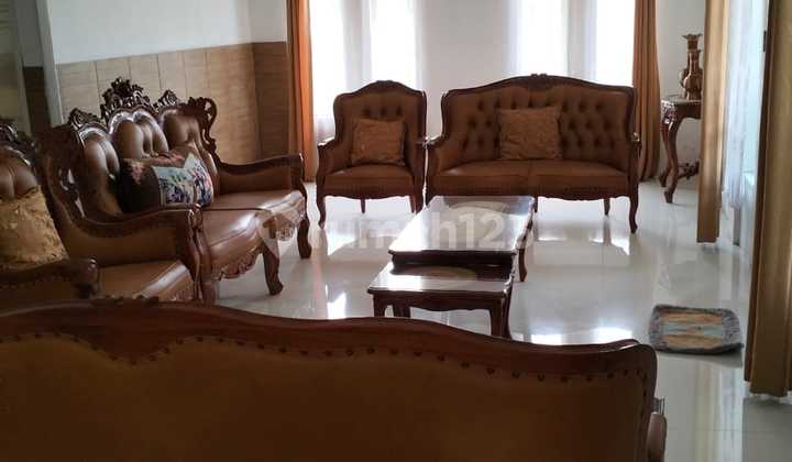 Beautiful House & Spacious Yard with Swimming Pool in Rancaekek Bandung 2