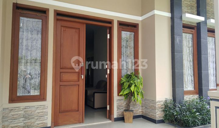 Comfortable house in Sariwangi with a spacious front &amp; backyard. 2