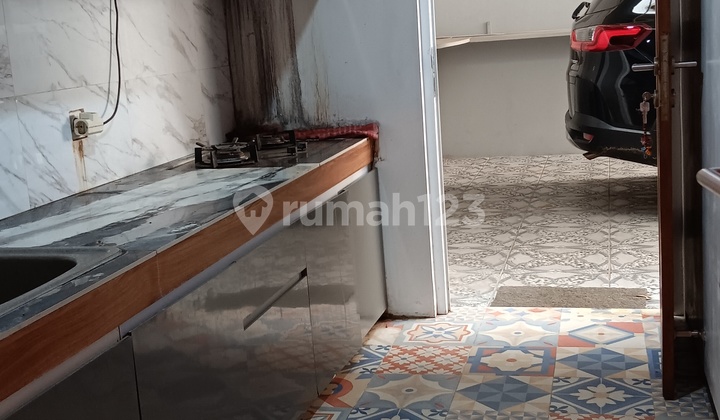 Sturdy 2-Story House with Spacious Carport in a Cluster Near Antapani. 2