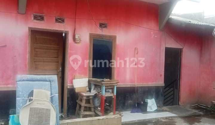 Sturdy House with Bonus of a 2-Story Always-Full Boarding House in Riung, Bandung 2